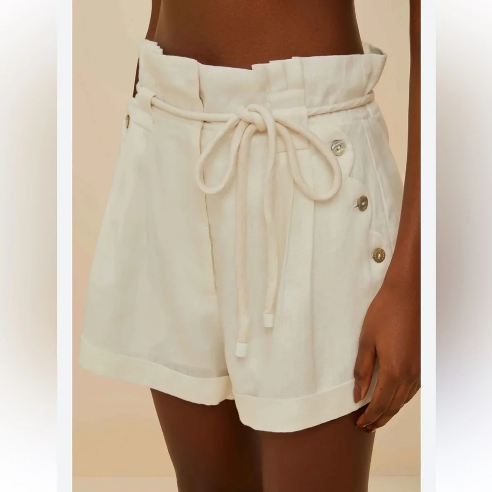 Farm Rio: Off-White Wavy Pockets Premium Linen Shorts - Picture 4 of 11